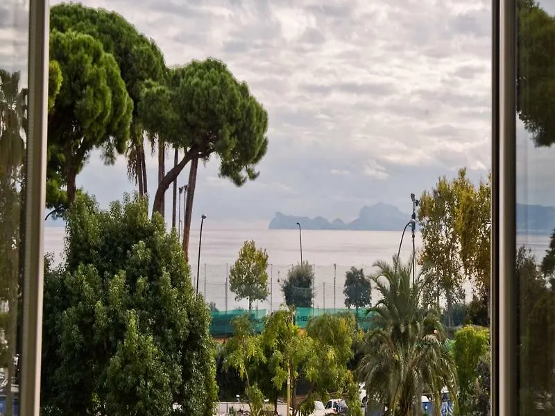 B&B Napul'E Naples 3*,