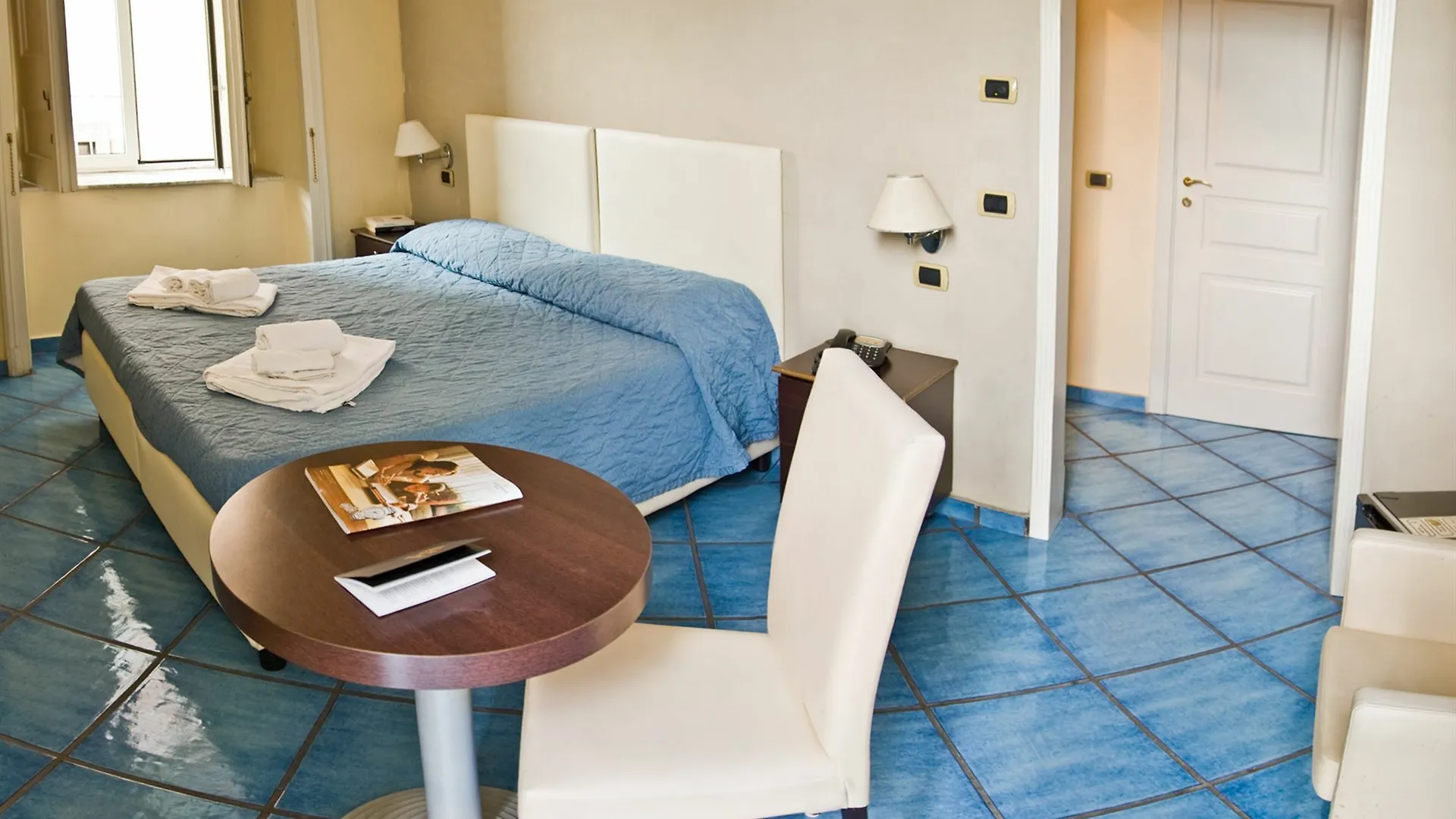 B&B Napul'E Neapol 3*,